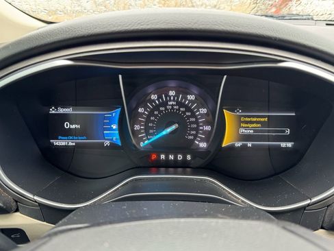 Used 2018 Ford Fusion SE w/ Fusion SE Technology Package FWD image 12