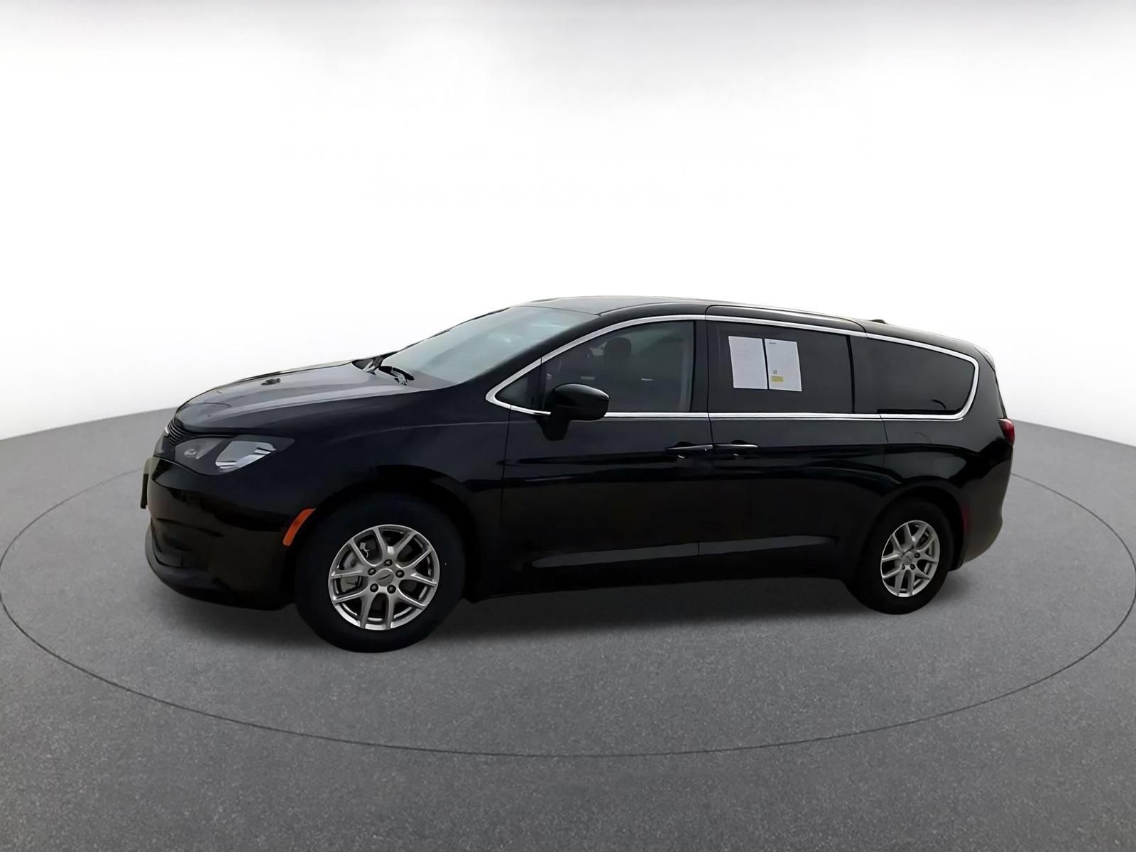 Used 2024 Chrysler Voyager LX FWD image 7