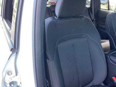 Used 2025 Jeep Grand Cherokee Laredo w/ Luxury Tech Group I AWD/4WD image 17