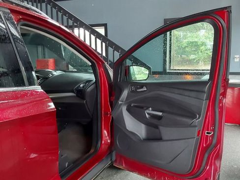Used 2014 Ford Escape SE w/ Equipment Group 201A FWD image 13