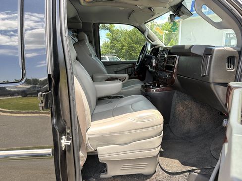 Used 2021 Chevrolet Express 2500 RWD image 34