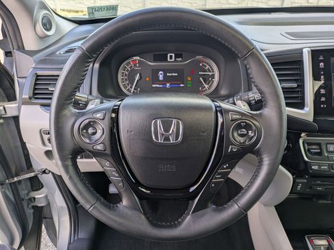 Used 2018 Honda Pilot Touring image 19