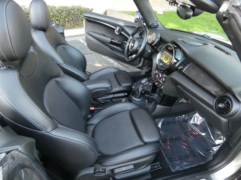 Used 2018 MINI Cooper S w/ Premium Package image 25