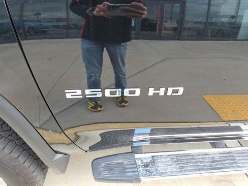 Used 2023 Chevrolet Silverado 2500 High Country w/ Z71 Off-Road Package image 12