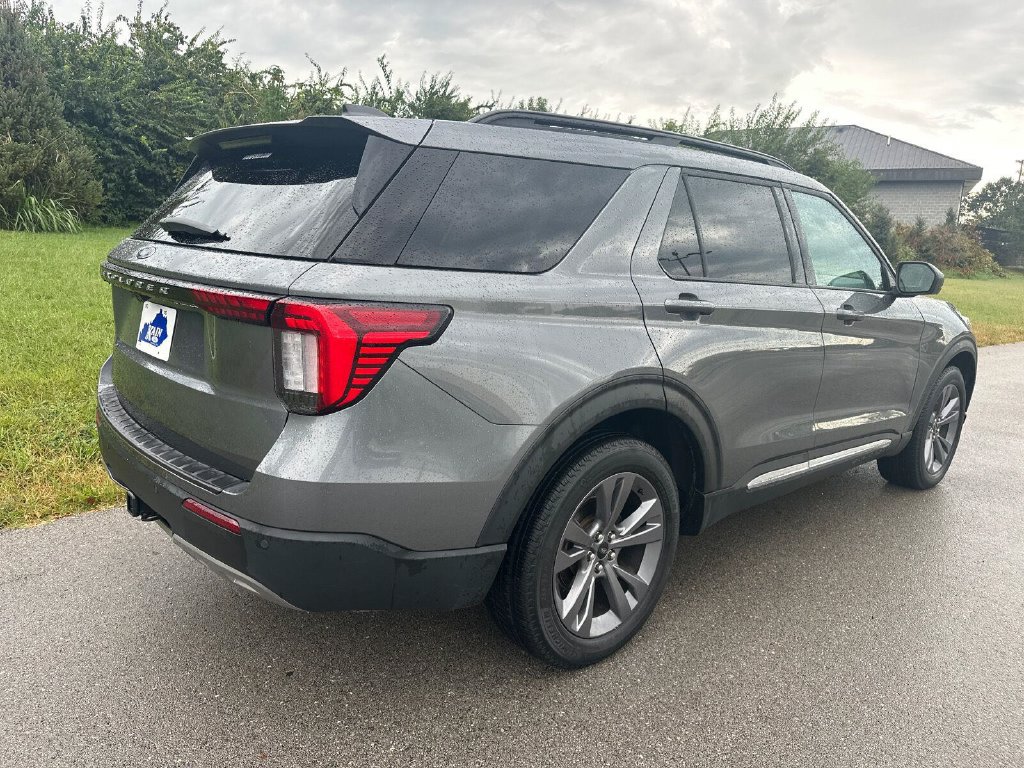 Used 2025 Ford Explorer Active w/ Active Comfort Package AWD/4WD image 14