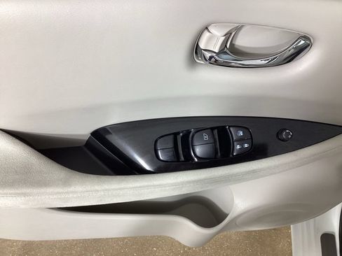 Used 2015 Nissan Leaf SV FWD image 13