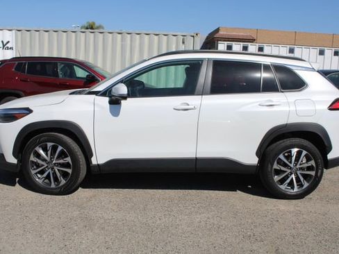 Used 2023 Toyota Corolla Cross XLE w/ Convenience Package image 8