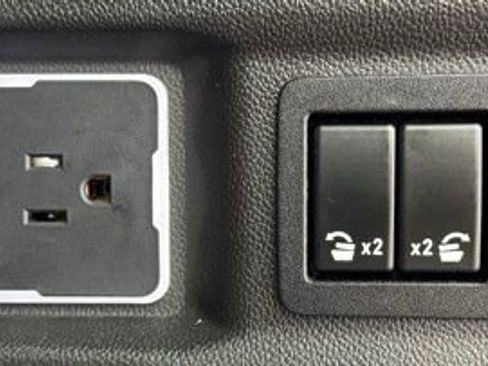 Used 2023 GMC Yukon XL Denali image 15