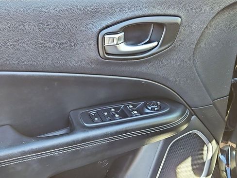 Used 2021 Jeep Compass Sport image 11