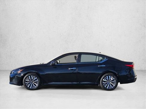Used 2024 Nissan Altima 2.5 SV FWD image 9