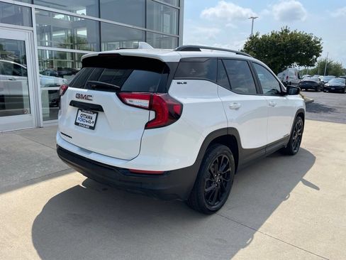 Used 2024 GMC Terrain SLE w/ Elevation Edition FWD image 5