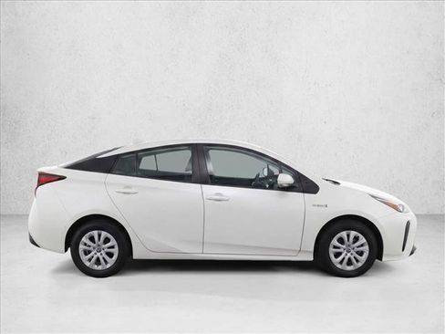 Used 2020 Toyota Prius LE FWD image 8