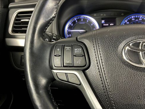 Used 2018 Toyota Highlander SE image 12