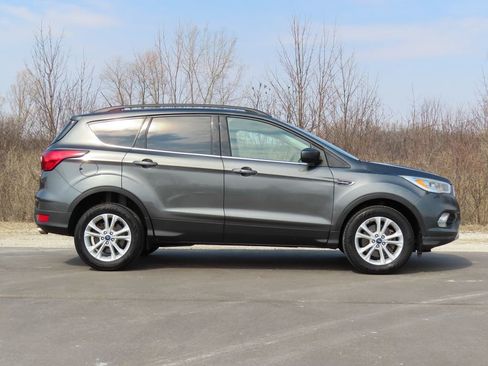 Used 2019 Ford Escape SEL image 2