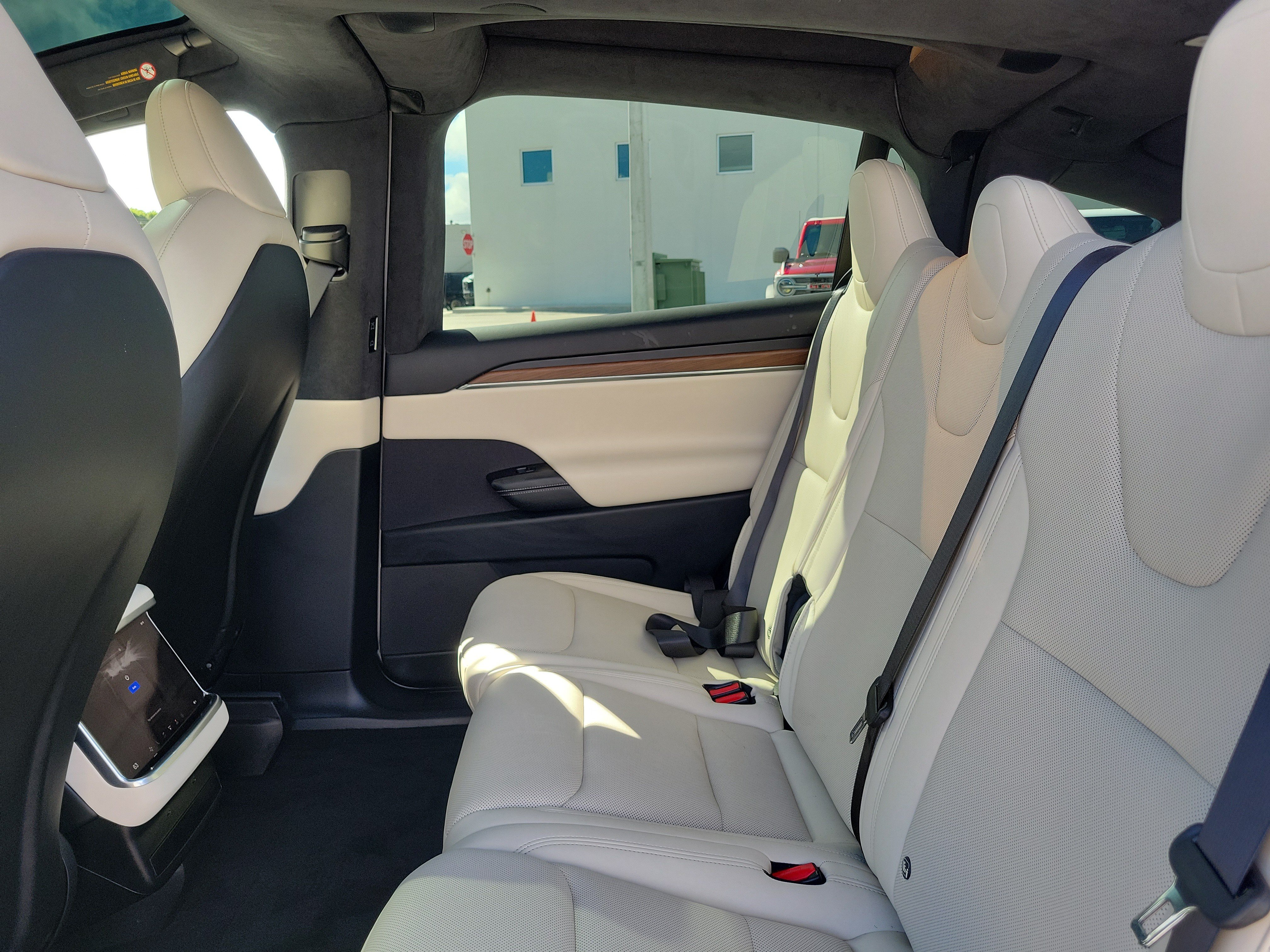 Used 2024 Tesla Model X AWD/4WD image 17