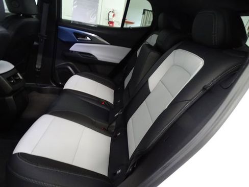 Used 2025 Chevrolet Equinox EV LT FWD image 4