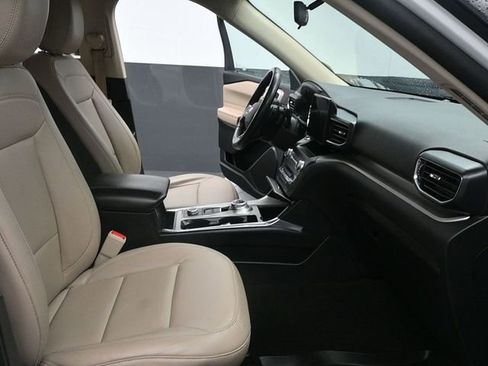 Used 2020 Ford Explorer XLT w/ Equipment Group 202A image 23
