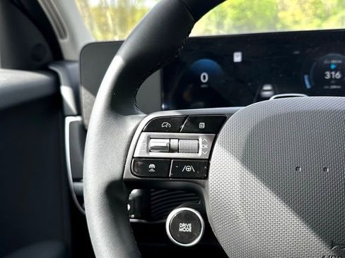 Certified 2025 Hyundai Ioniq 5 SE RWD image 24