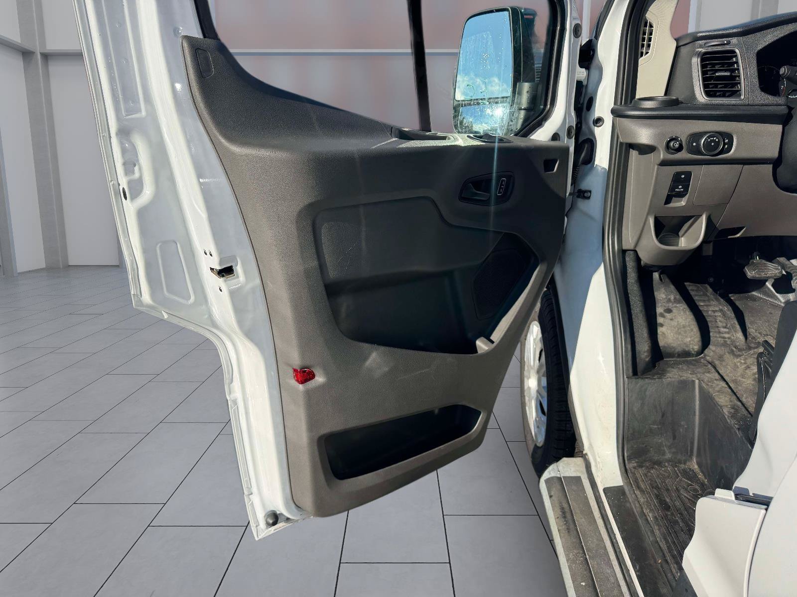 Used 2025 Ford Transit 250 Low Roof w/ Exterior Upgrade Package RWD image 16