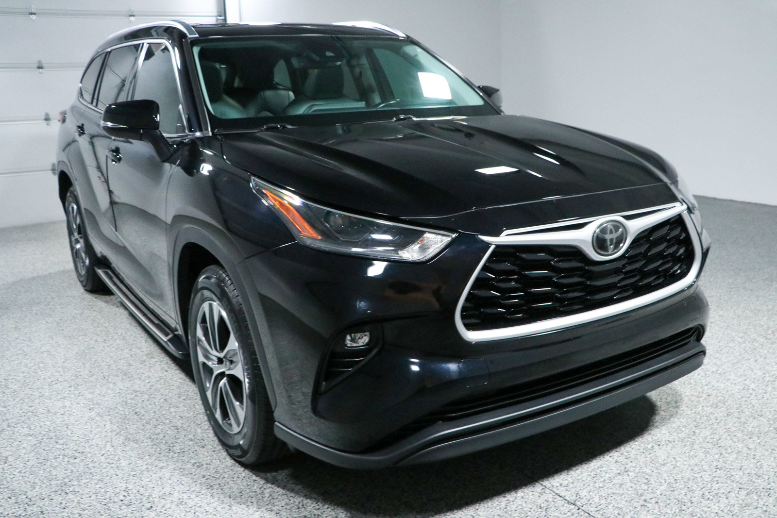 Used 2021 Toyota Highlander XLE FWD image 5