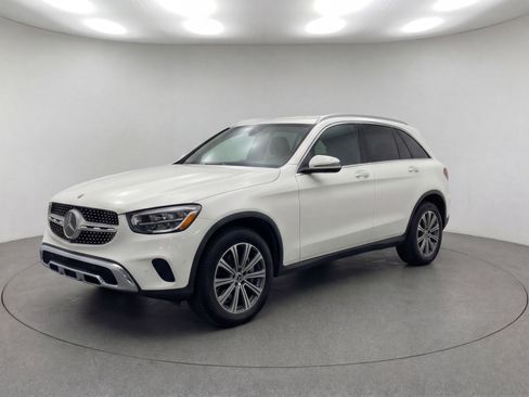 Used 2024 Mercedes-Benz GLC 300 4MATIC image 3