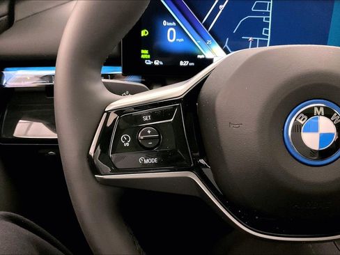 Used 2025 BMW i5 xDrive40 w/ Premium Package image 18