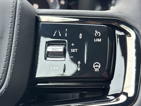 Certified 2026 Land Rover Range Rover Velar Dynamic SE AWD/4WD image 29