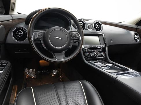 Used 2016 Jaguar XJ R-Sport RWD image 6