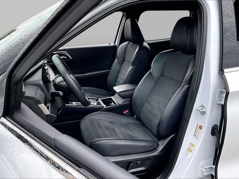 Used 2024 Mitsubishi Outlander SE Black Edition FWD image 8