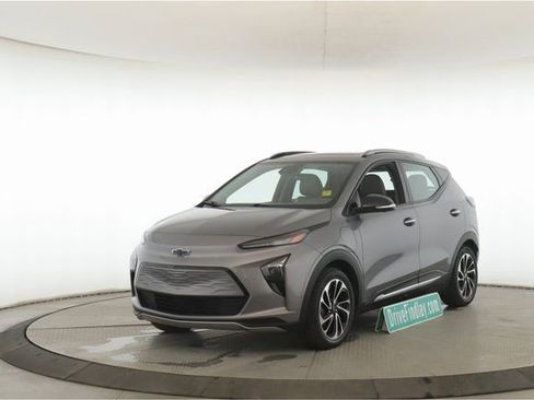 Used 2023 Chevrolet Bolt EUV Premier w/ Sun & Sound Package image 10