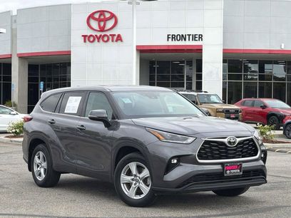 Used 2021 Toyota Highlander LE