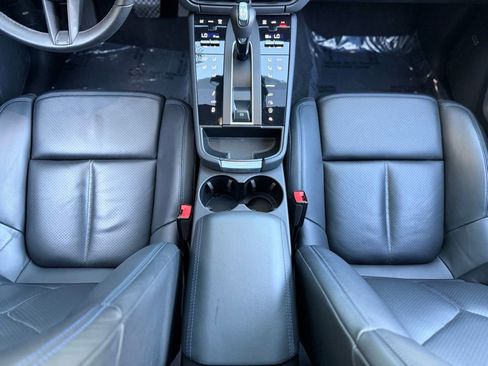 Used 2023 Porsche Macan Turbo image 50