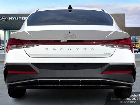 New 2025 Hyundai Elantra Blue image 4