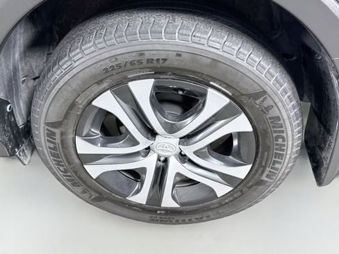 Used 2017 Toyota RAV4 LE FWD image 27