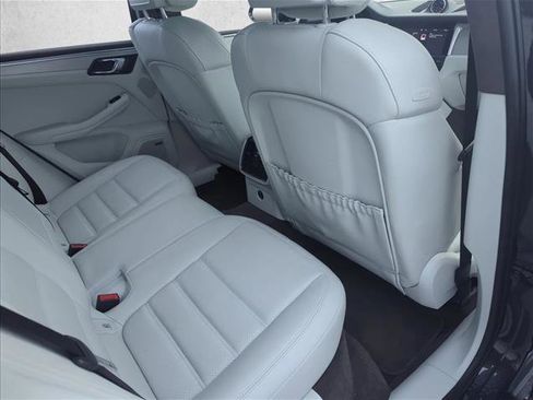 Used 2020 Porsche Macan Turbo image 27