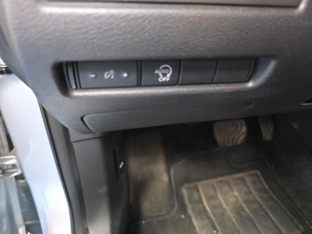 Used 2024 Nissan Rogue S AWD/4WD image 16