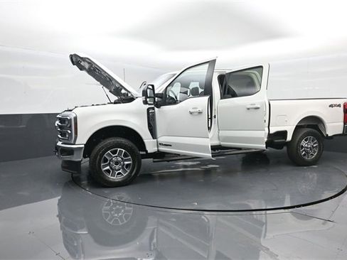 Used 2025 Ford F350 Lariat image 39