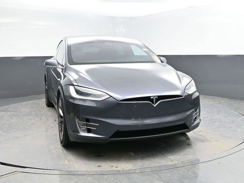 Used 2018 Tesla Model X 75D image 4