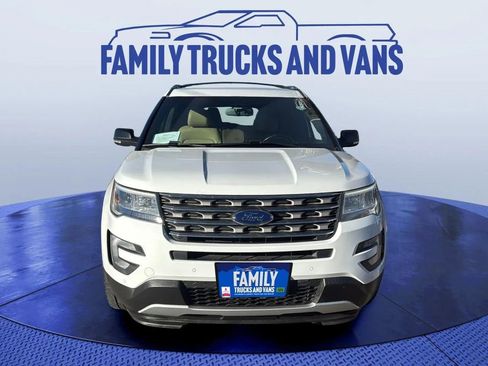 Used 2017 Ford Explorer XLT w/ Equipment Group 202A image 8