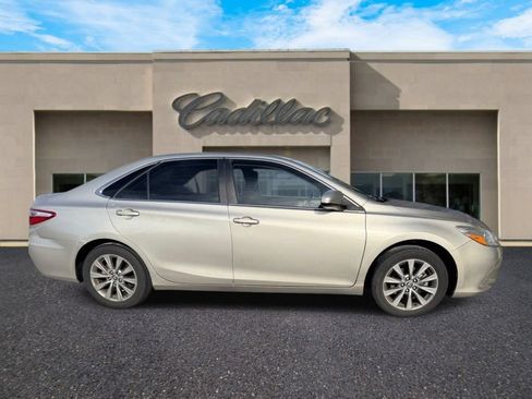 Used 2017 Toyota Camry XLE w/ Moonroof Package FWD image 2