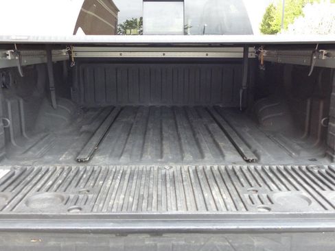 Used 2021 Nissan Titan SV w/ SV Convenience Package AWD/4WD image 10