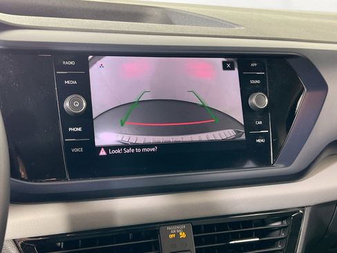 Used 2022 Volkswagen Taos SE image 13