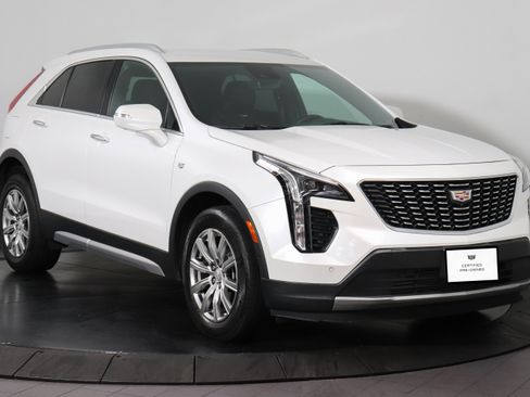 Used 2022 Cadillac XT4 Premium Luxury w/ Enhanced Visibility Package AWD/4WD image 7