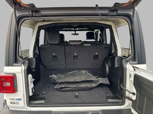 Used 2023 Jeep Wrangler Unlimited Sahara image 12