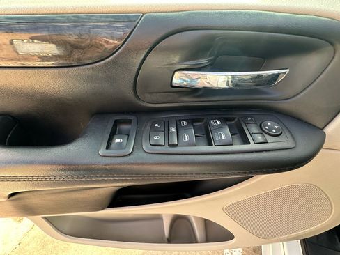 Used 2019 Dodge Grand Caravan SE w/ UConnect Hands-Free Group image 8