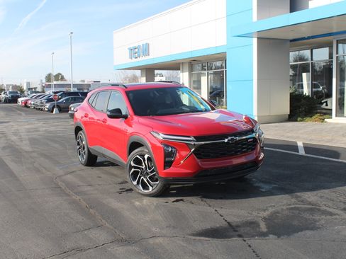 New 2026 Chevrolet Trax RS w/ Sunroof Package image 2