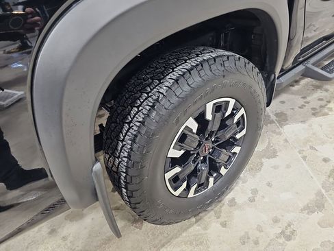 Used 2022 Nissan Frontier PRO-4X w/ Technology Package image 13