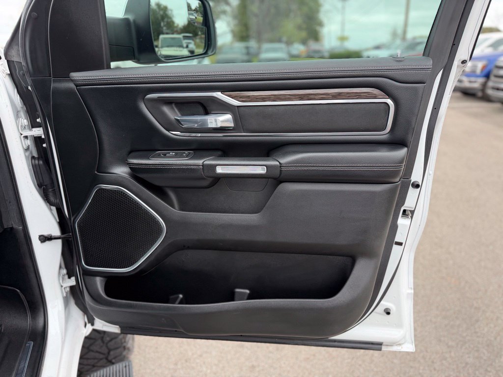 Used 2019 RAM 1500 Laramie AWD/4WD image 19