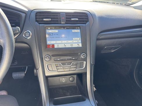 Used 2018 Ford Fusion SE w/ Equipment Group 201A image 12