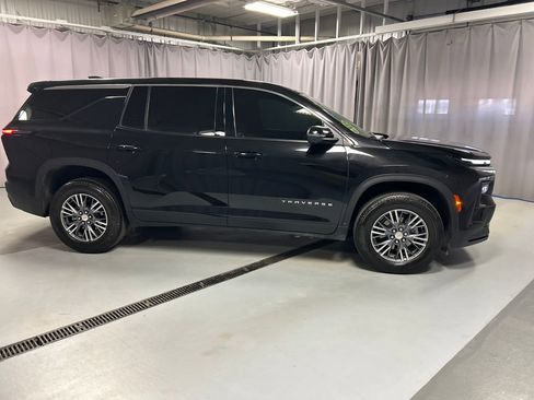 Used 2024 Chevrolet Traverse LS image 8